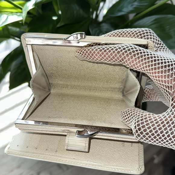 Louis Vuitton Off white Epi kisslock wallet - Picture 5 of 13